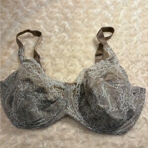 Wonderbra Lace Underwire Bra - Gray and Cream